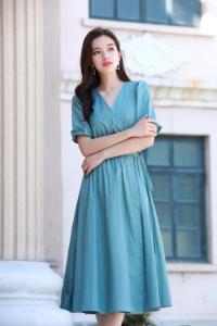 【夏季新款】优雅文艺风连衣裙，采用V领设计，勾勒脖颈曲线,女装连衣裙,杰菲娜