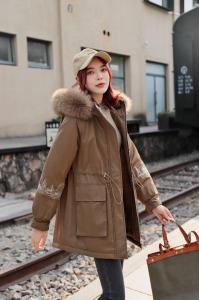 2021早冬上新大狐狸毛领袖笼刺绣设计中长款派克服,女装,红雀纺
