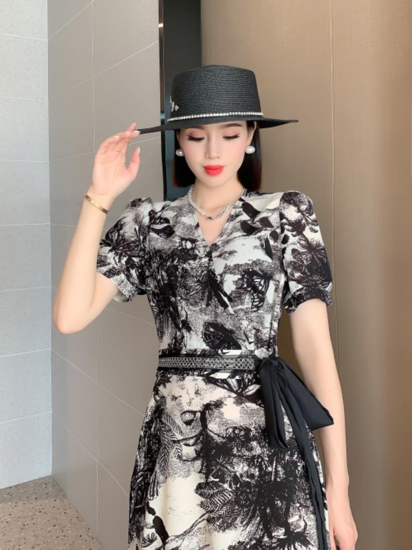 夏季新款连衣裙，女装连衣裙，艾伊贝雪