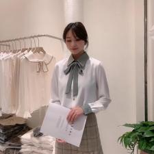 拼色绣花气质风衬衫，女装衬衫，麦筱萌