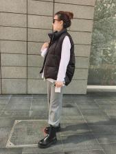 9312--1羽绒马甲 不惧严寒，百搭款演绎整个冬，女装马夹，蓝衣可