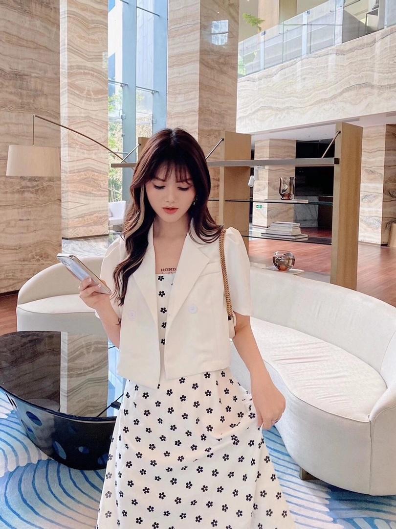 韩版吊带碎花连衣裙?西装外套，女装背心吊带，雾灵水Lady-Lin