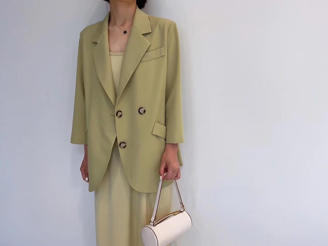 现货2021春季新品净版韩版小西装不挑人颜色美丽，女装西装，蓝典