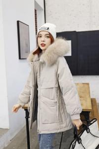 2021新款上新大毛领口袋双拉链后背标识设计90绒羽绒服,女装羽绒服,红雀纺