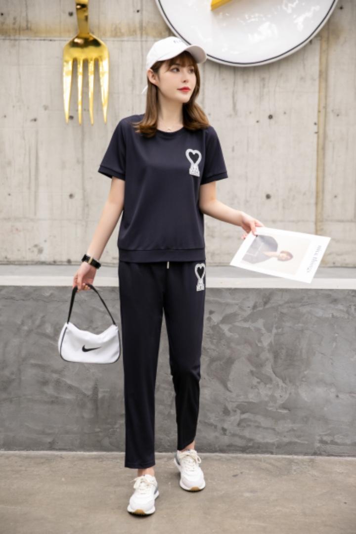 现货供应：爱心休闲套装M一XXL，女装套装/套裙，拉思维加丝
