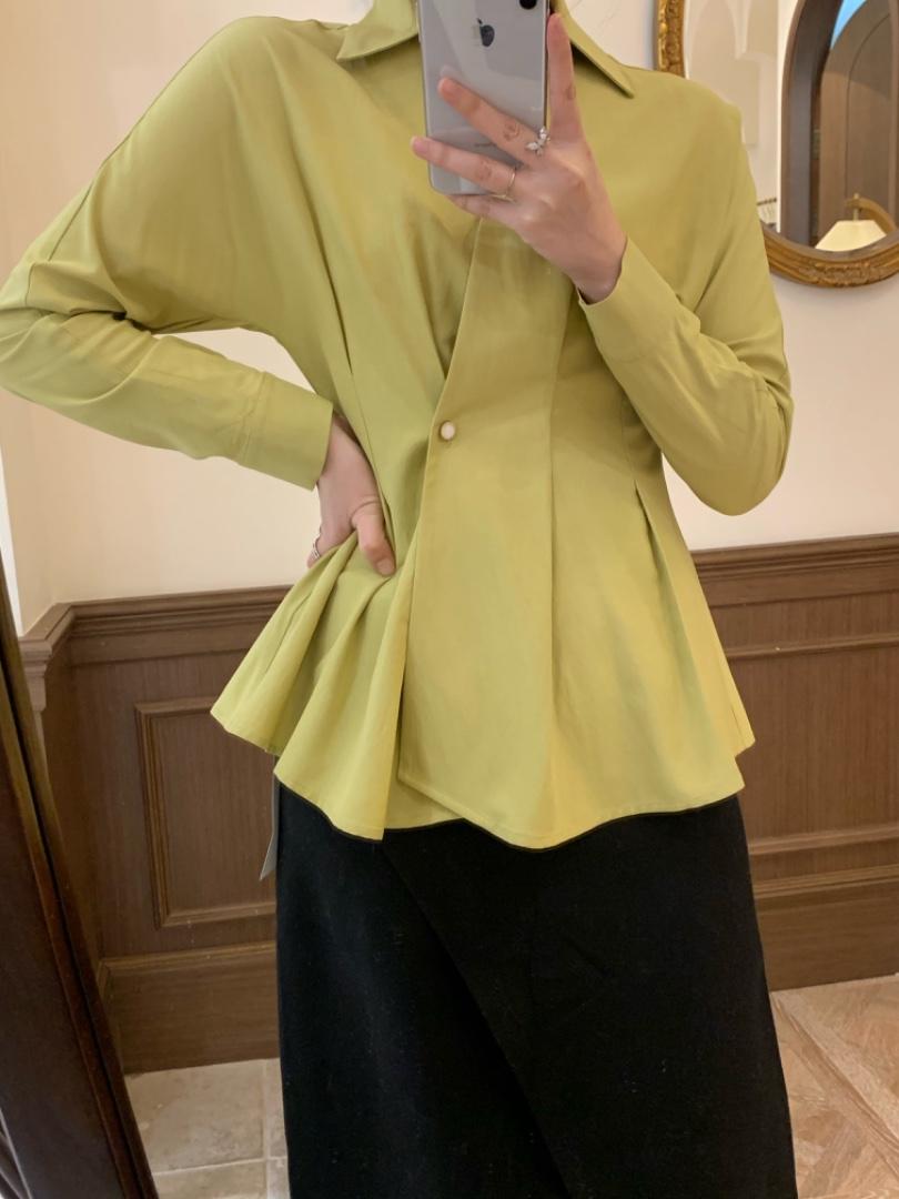 独屿2021春一粒扣收腰小衫绿色绝美是春天的颜色吖，女装，独屿