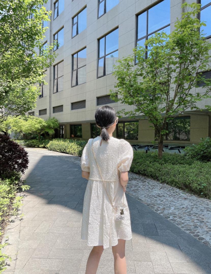 现货夏季新款韩版绣花连衣裙，女装连衣裙，漫迪