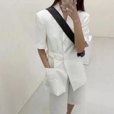 夏季新款：设计风格白色西装，女装西装，新芬子