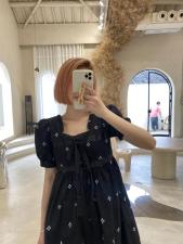 黑色刺绣花朵蝴蝶结拼接连衣裙，女装连衣裙，ceelphy