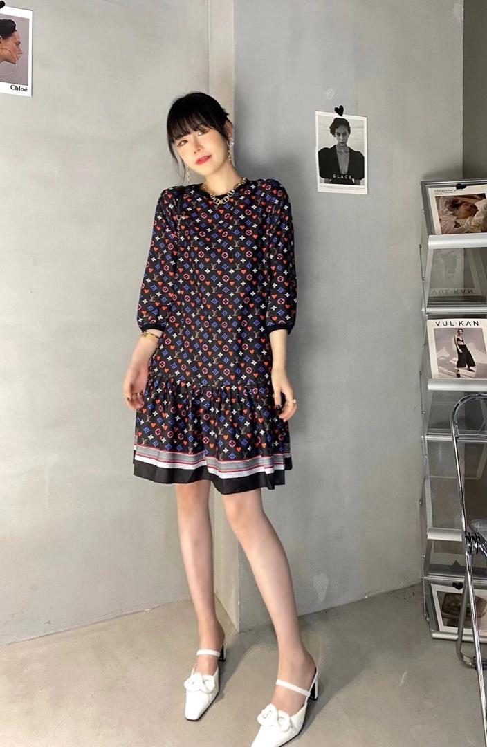 夏季新款真丝连衣裙，真丝上衣，短裤，防晒。T恤等，女装连衣裙，玛莎