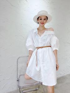 韩版斜肩配腰带连衣裙,女装连衣裙,玩美