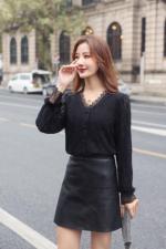【现货】2021春款精致蕾丝V领袖口貂毛小衫，其它，伊洛姿