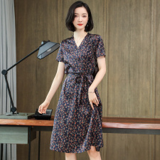 藏青色