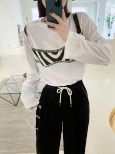 假两件设计款T恤 黑白两色 尺码SM,女装T恤,妮斯娜美