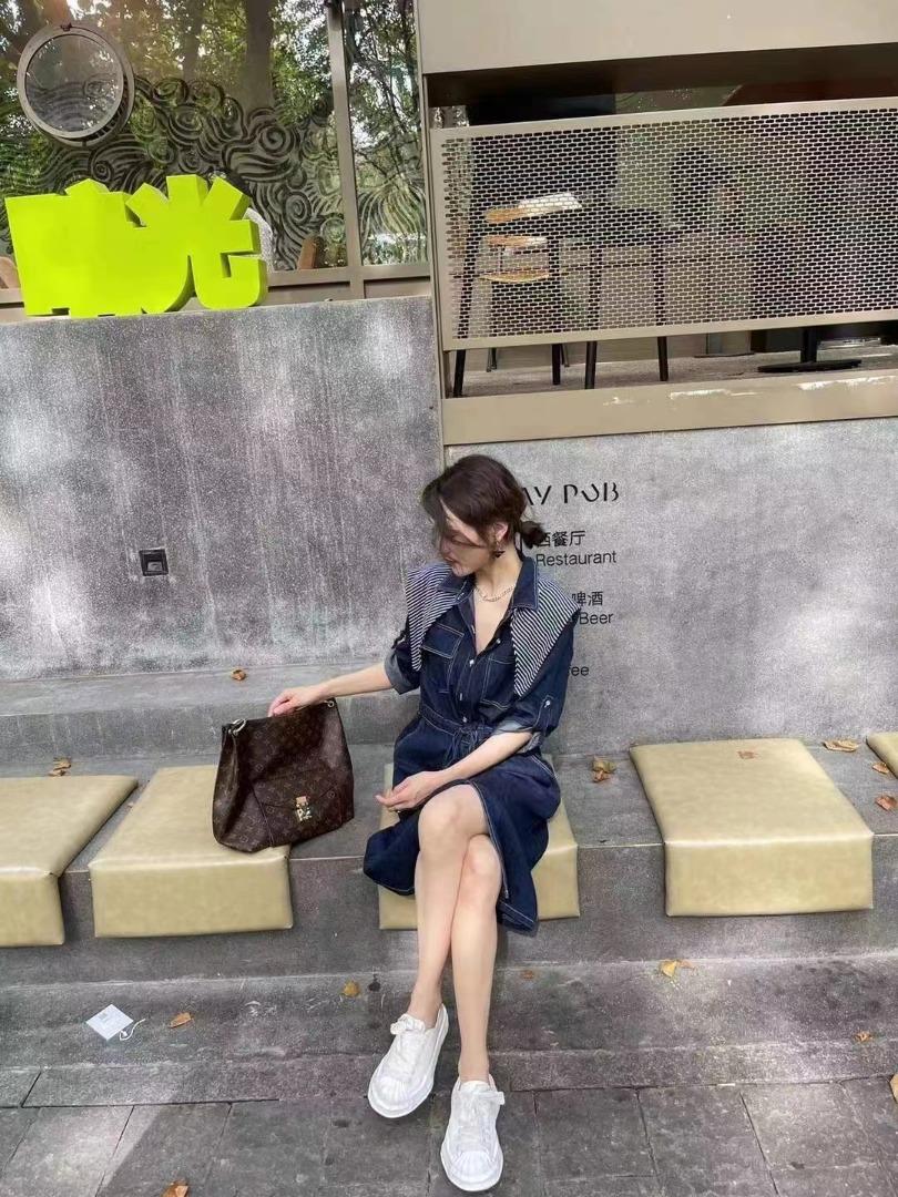 一衣两穿，披肩可脱卸，其它，风姿秀逸