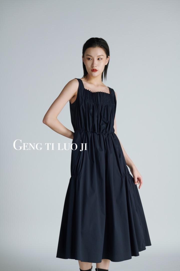 【现货】一款特别有设计感的吊带连衣裙，女装背心吊带，更替落集