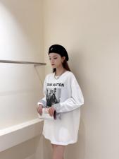 秋季新款2021年初秋薄款卫衣设计感韩版宽松版型，女装卫衣/绒衫，咖啡色