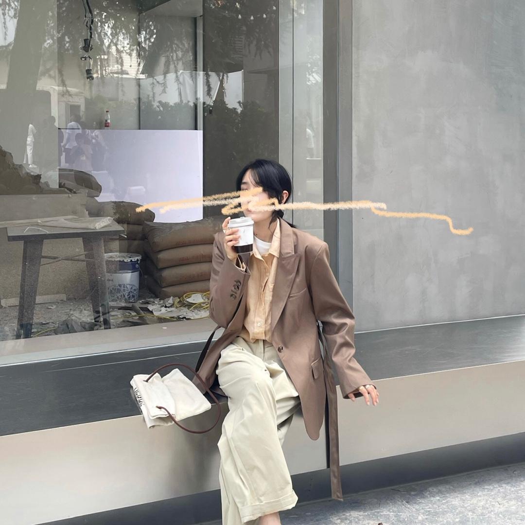 翻驳领两件套西装，女装西装，Vase
