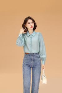 秋款风衣。西装。寸衫,女装风衣,叠彩服饰