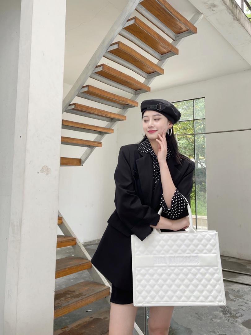 假两件西服，其它，谦度