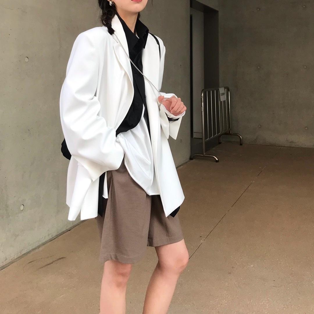 后背贴标西装外套黑白两色，女装西装，Queena PHoebe