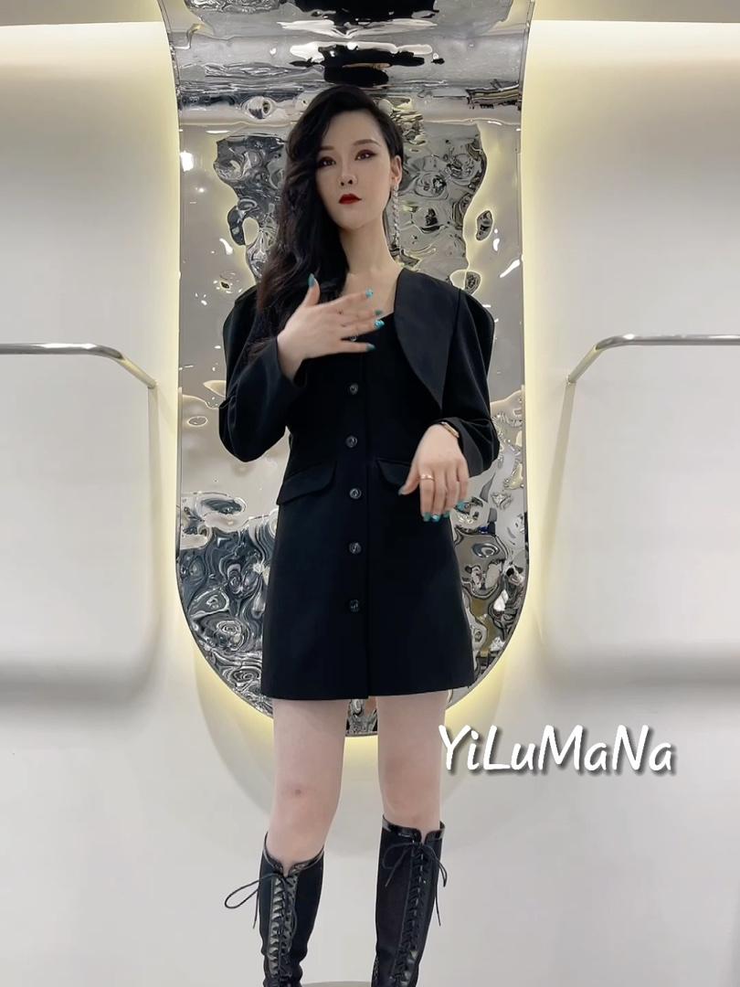 年轻款套装，女装职业装，一露玛娜