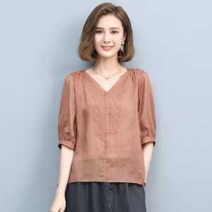 2024夏季新款简约时尚优雅气质V领绣花休闲舒适上衣，女装T恤，丽影随形