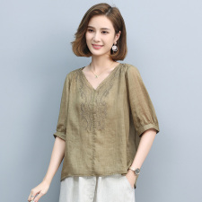 2024夏季新款简约时尚优雅气质V领绣花休闲舒适上衣，女装T恤，丽影随形