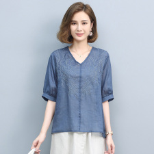 2024夏季新款简约时尚优雅气质V领绣花休闲舒适上衣，女装T恤，丽影随形